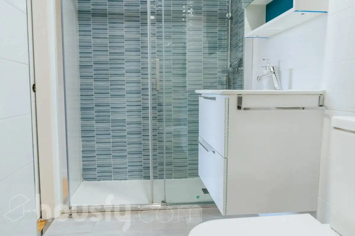 Bathroom of Flat for rent in Madrid  with Heating, Terrace and Furnished