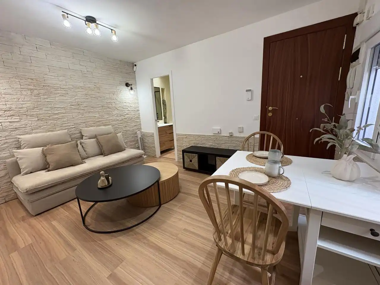 Sala d'estar de Estudi en venda en Madrid amb Aire condicionat, Calefacció i Moblat