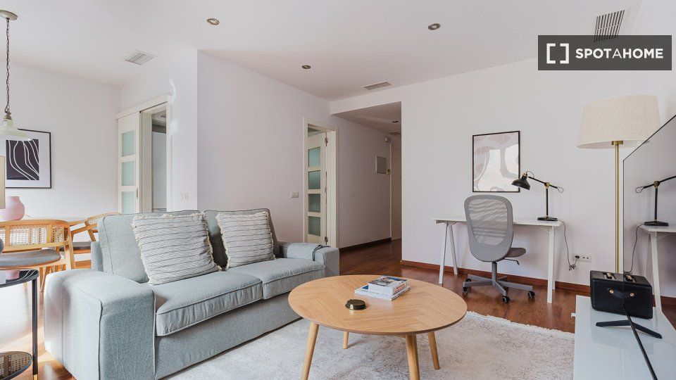 Sala de estar de Piso de alquiler en  Barcelona Capital con Aire acondicionado, Calefacción y Amueblado