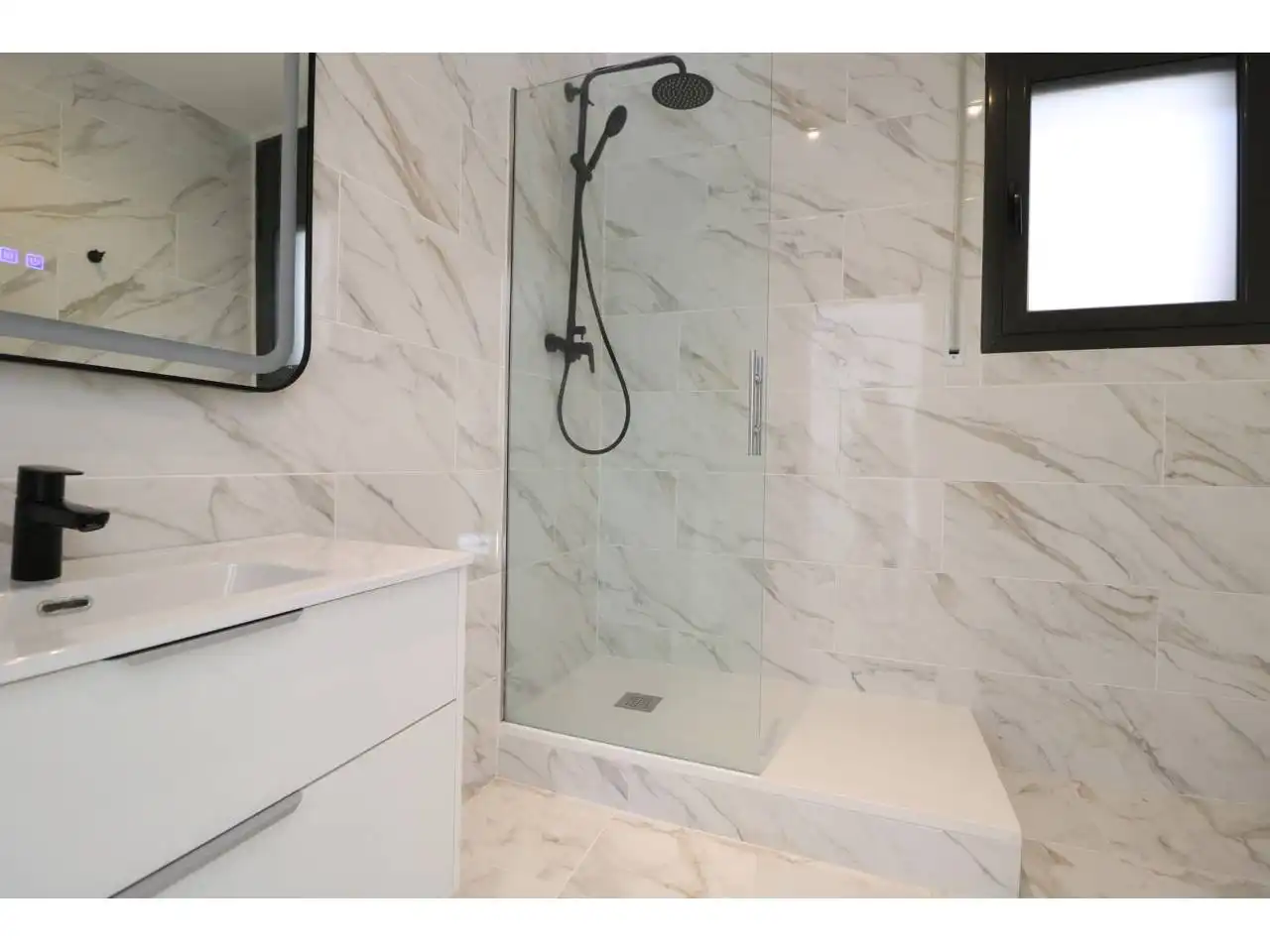 Bathroom of Houses for sale in Sant Cugat del Vallès  with Private garden, Terrace and Swimming Pool