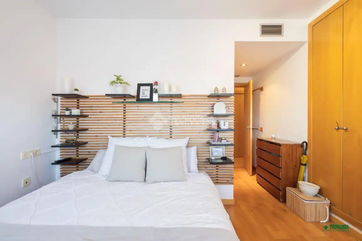 Habitación de Piso en venta en Almería con Terraza, Trastero y Piscina comunitaria