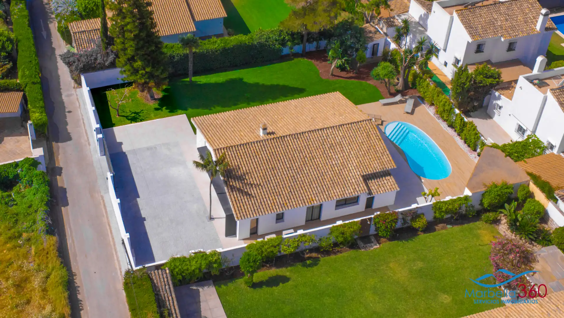 Vista exterior de Casa o chalet en venta en Estepona con Aire acondicionado, Calefacción y Jardín privado