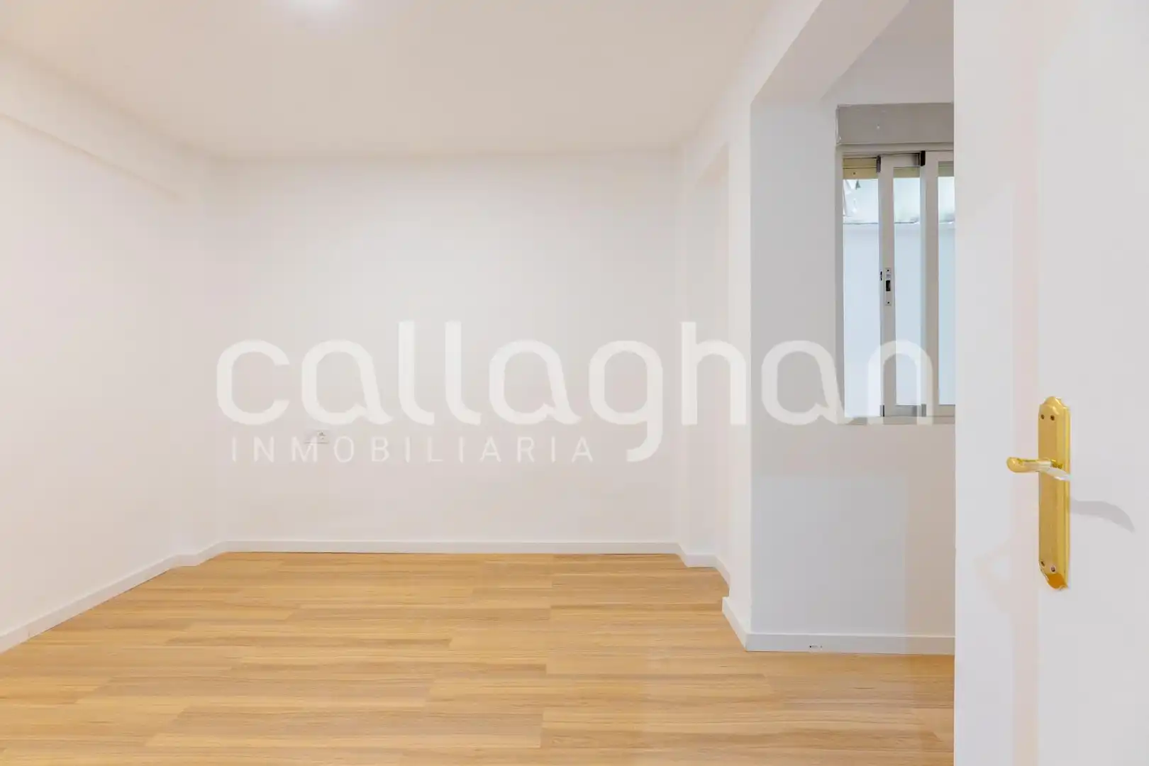 Piso en venta en Valencia con Balcón