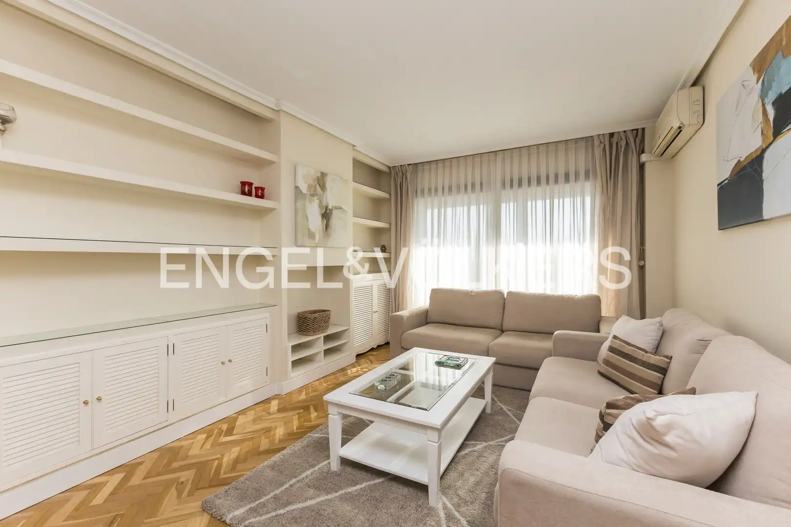 Sala de estar de Piso de alquiler en Madrid con Aire acondicionado, Calefacción y Jardín privado