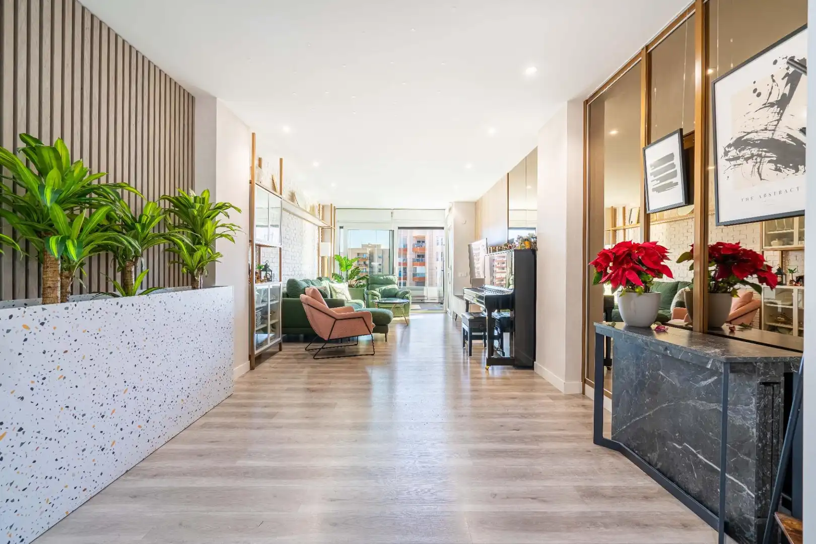 Sala de estar de Piso en venta en Almería con Aire acondicionado, Calefacción y Jardín privado