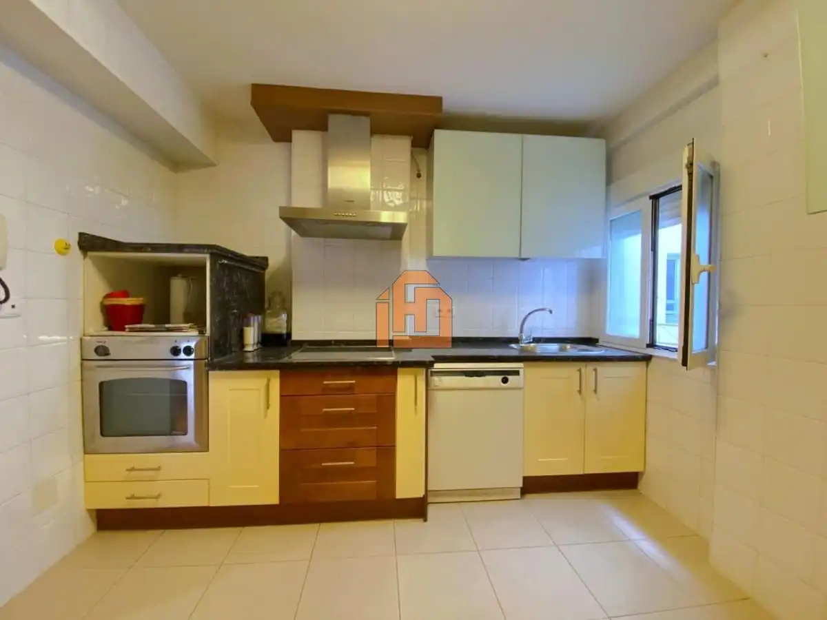 Cocina de Apartamento en venta en León Capital  con Calefacción y Parquet