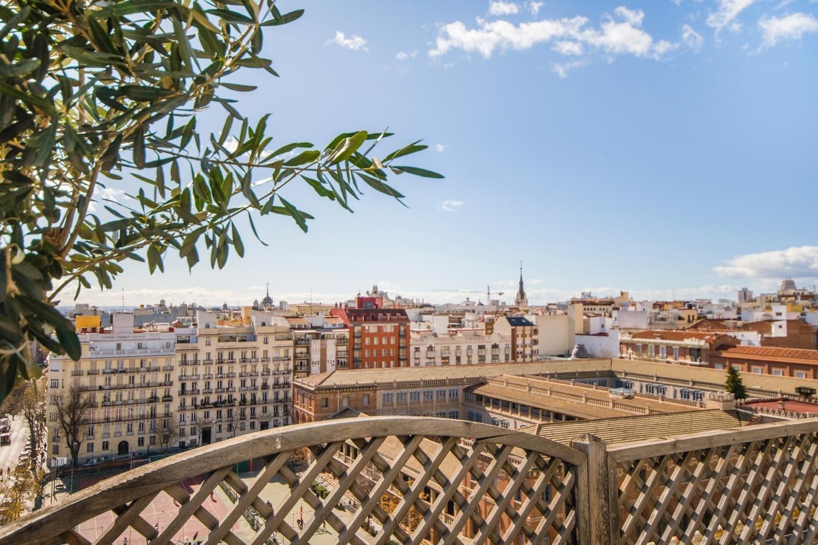 Vista exterior de Àtic en venda en  Madrid Capital amb Aire condicionat, Calefacció i Terrassa