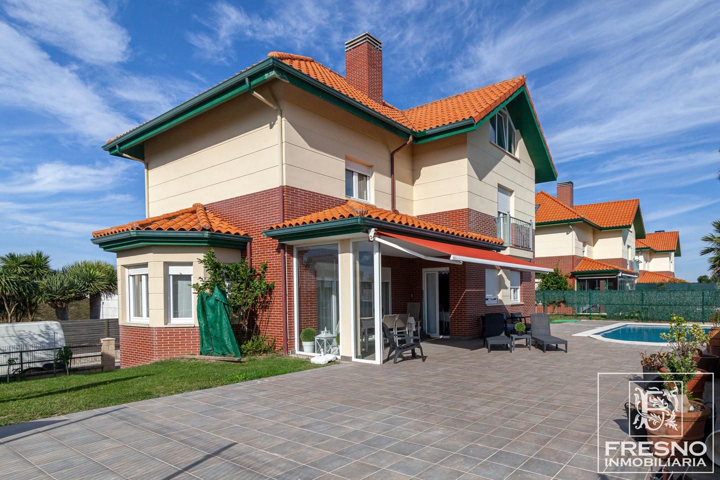 Vista exterior de Casa o xalet en venda en Piélagos amb Calefacció, Jardí privat i Parquet