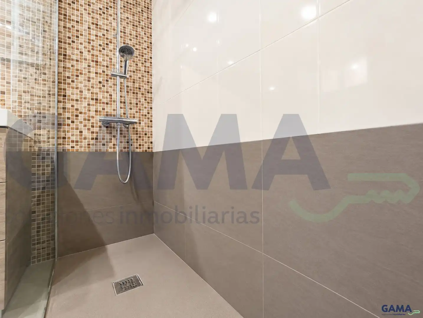 Badezimmer von Wohnung zum Verkauf in Carcaixent mit Klimaanlage und Abstellraum