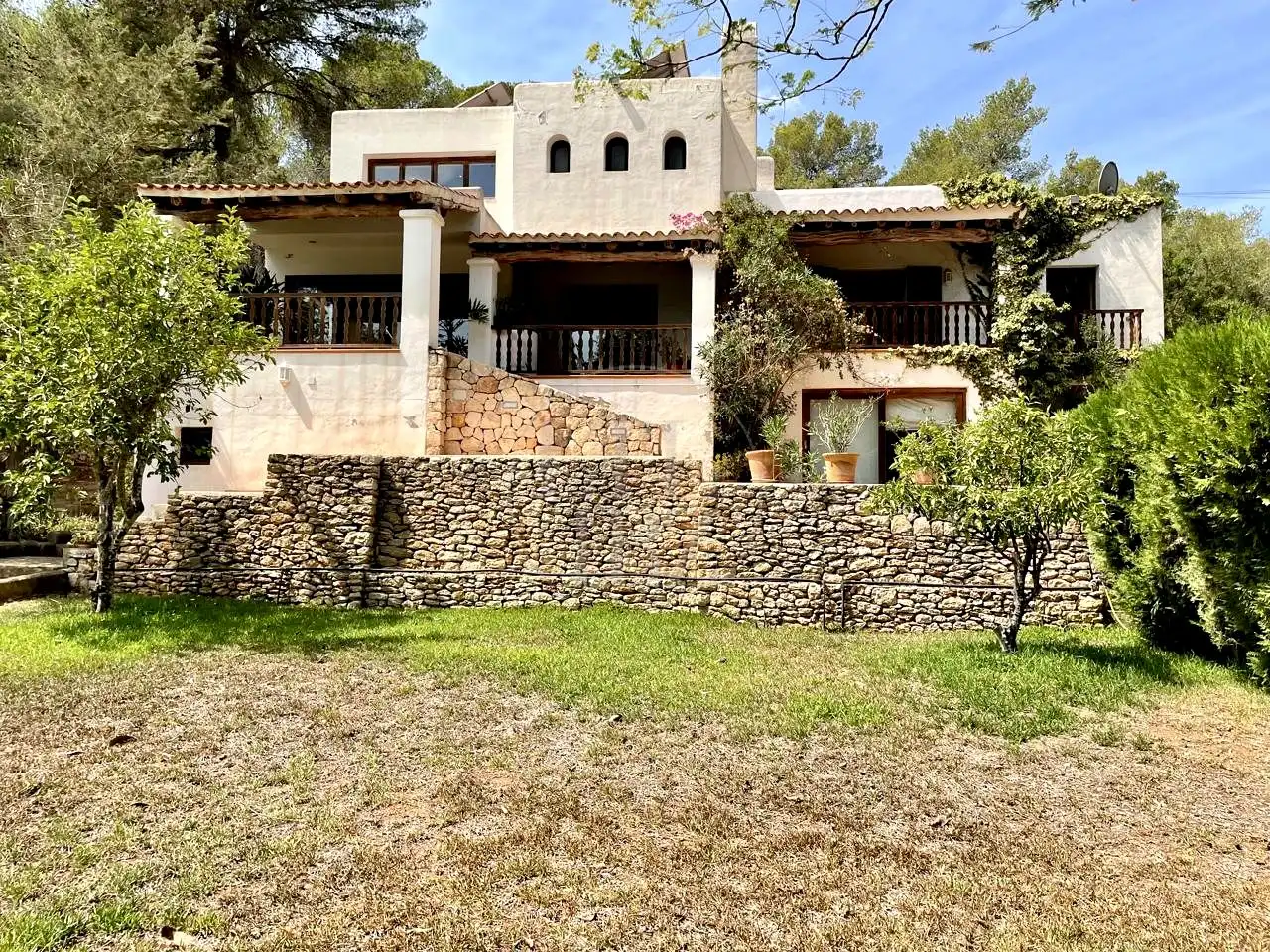 Vista exterior de Casa o xalet en venda en Sant Joan de Labritja amb Aire condicionat, Jardí privat i Piscina