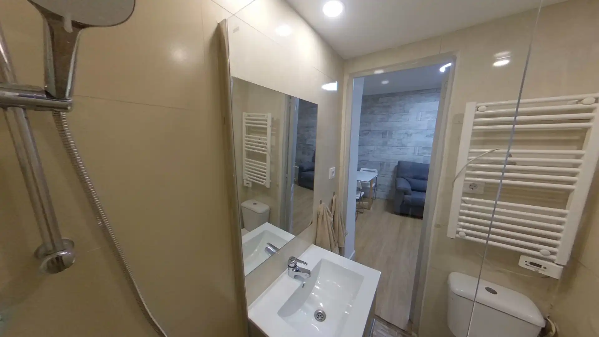 Bany de Pis de lloguer en  Madrid Capital amb Aire condicionat, Calefacció i Moblat