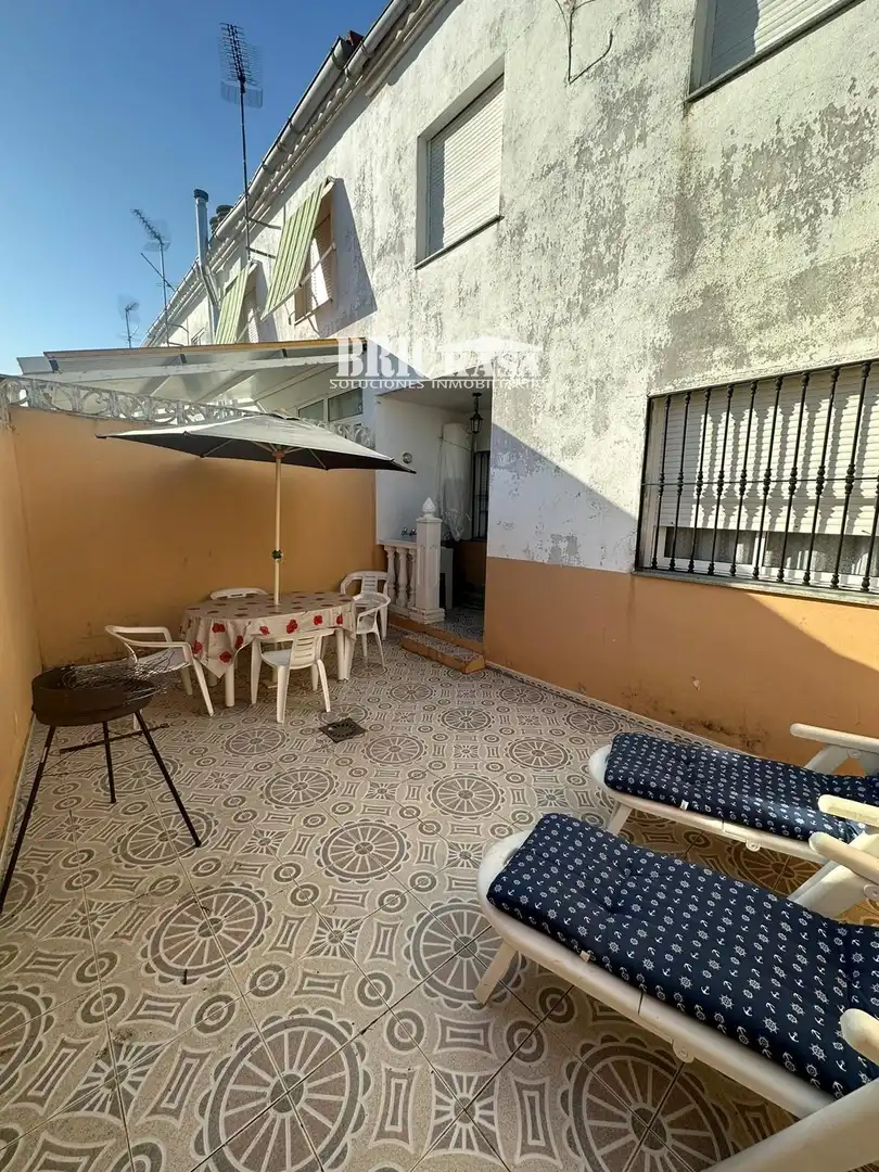Terrasse von Einfamilien-Reihenhaus zum Verkauf in Torreorgaz mit Klimaanlage, Heizung und Abstellraum