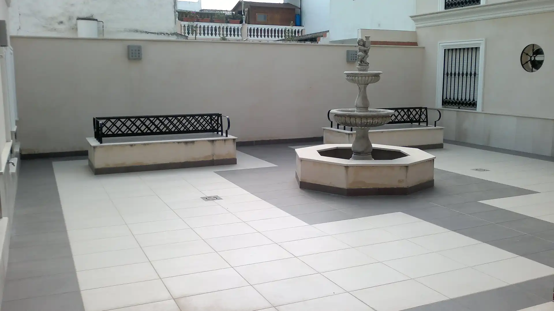 Terrasse von Erdgeschoss zum Verkauf in Dos Hermanas mit Parkett