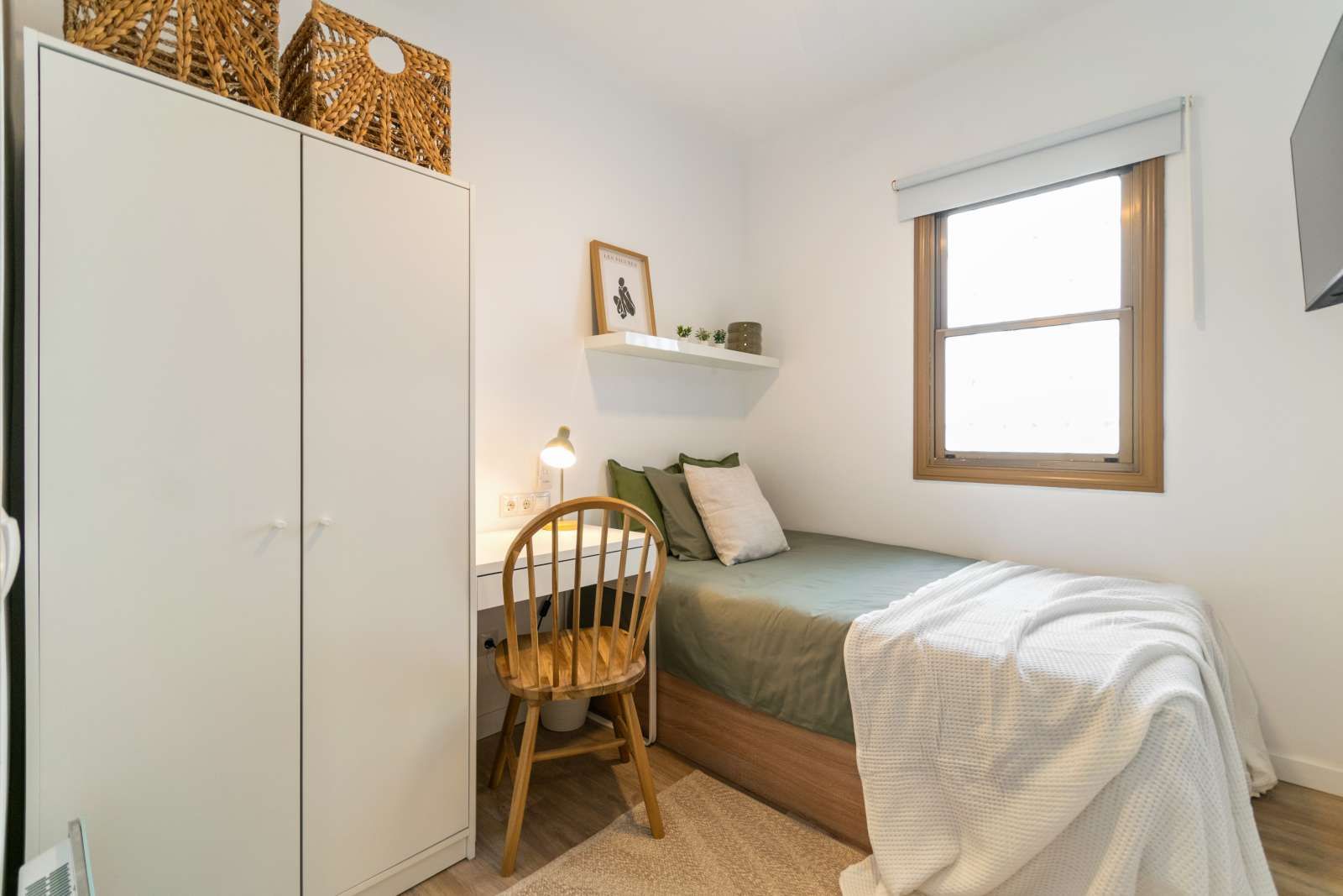 Bedroom of Flat to share in  Barcelona Capital  with Air Conditioner, Heating and Terrace