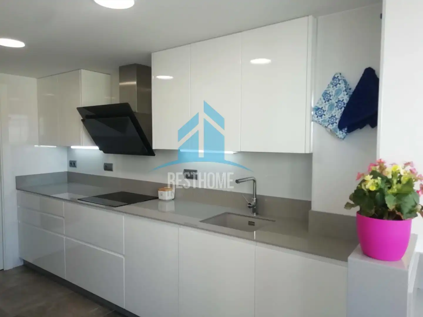 Cocina de Apartamento de alquiler en Cullera con Aire acondicionado, Jardín privado y Terraza