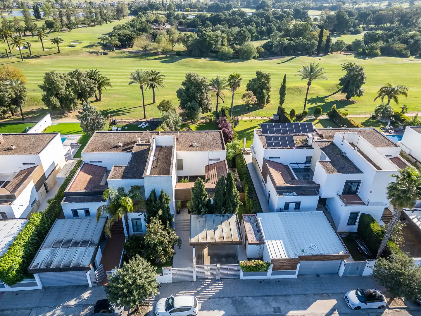 Vista exterior de Casa adosada en venda en Alcalá de Guadaira amb Aire condicionat, Calefacció i Jardí privat
