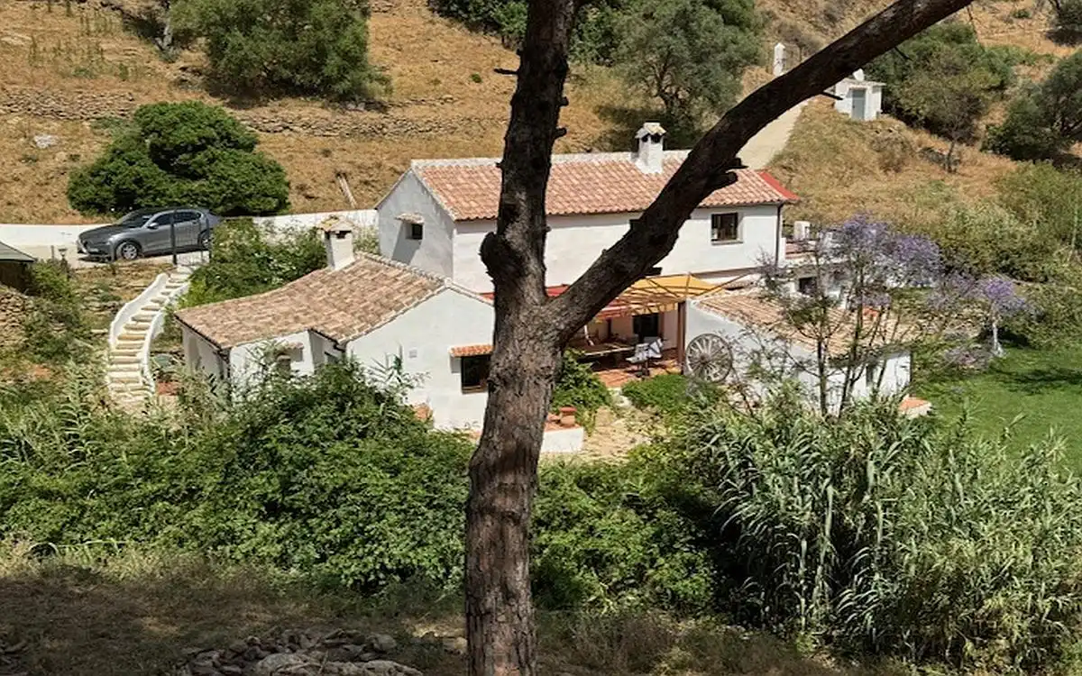 Casa rústica con piscina en venta en Casares pueblo, imagen 2