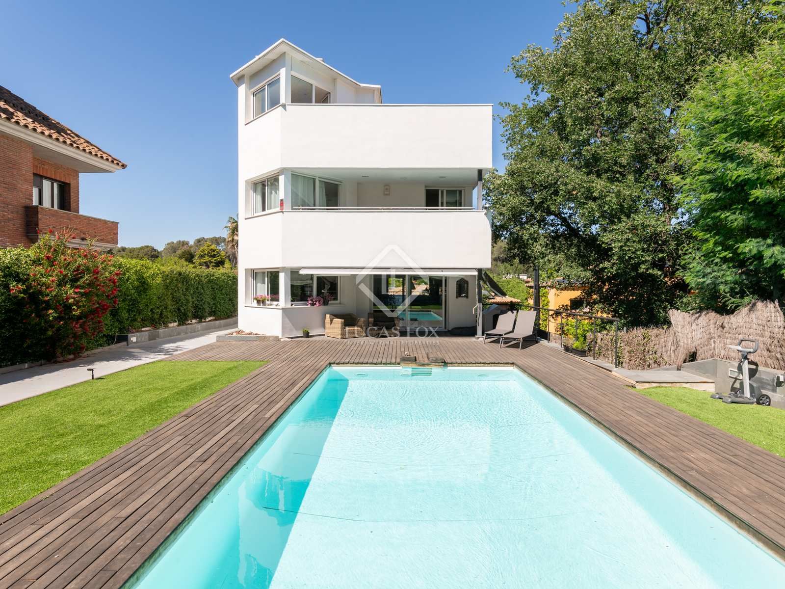 Vista exterior de Casa o xalet en venda en Sant Cugat del Vallès amb Aire condicionat, Calefacció i Jardí privat
