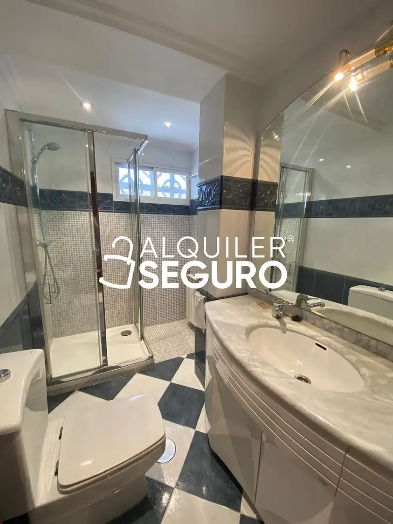 Bathroom of Flat for rent in Guadalajara  with Air Conditioner, Heating and Terrace
