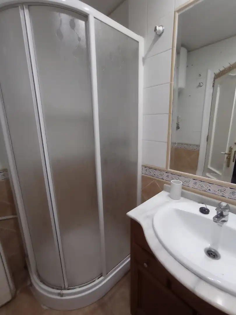 Bany de Apartament de lloguer en Málaga amb Aire condicionat, Terrassa i Moblat