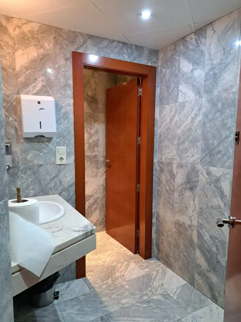 Baño de Oficina en venta en Murcia con Aire acondicionado, Trastero y Amueblado