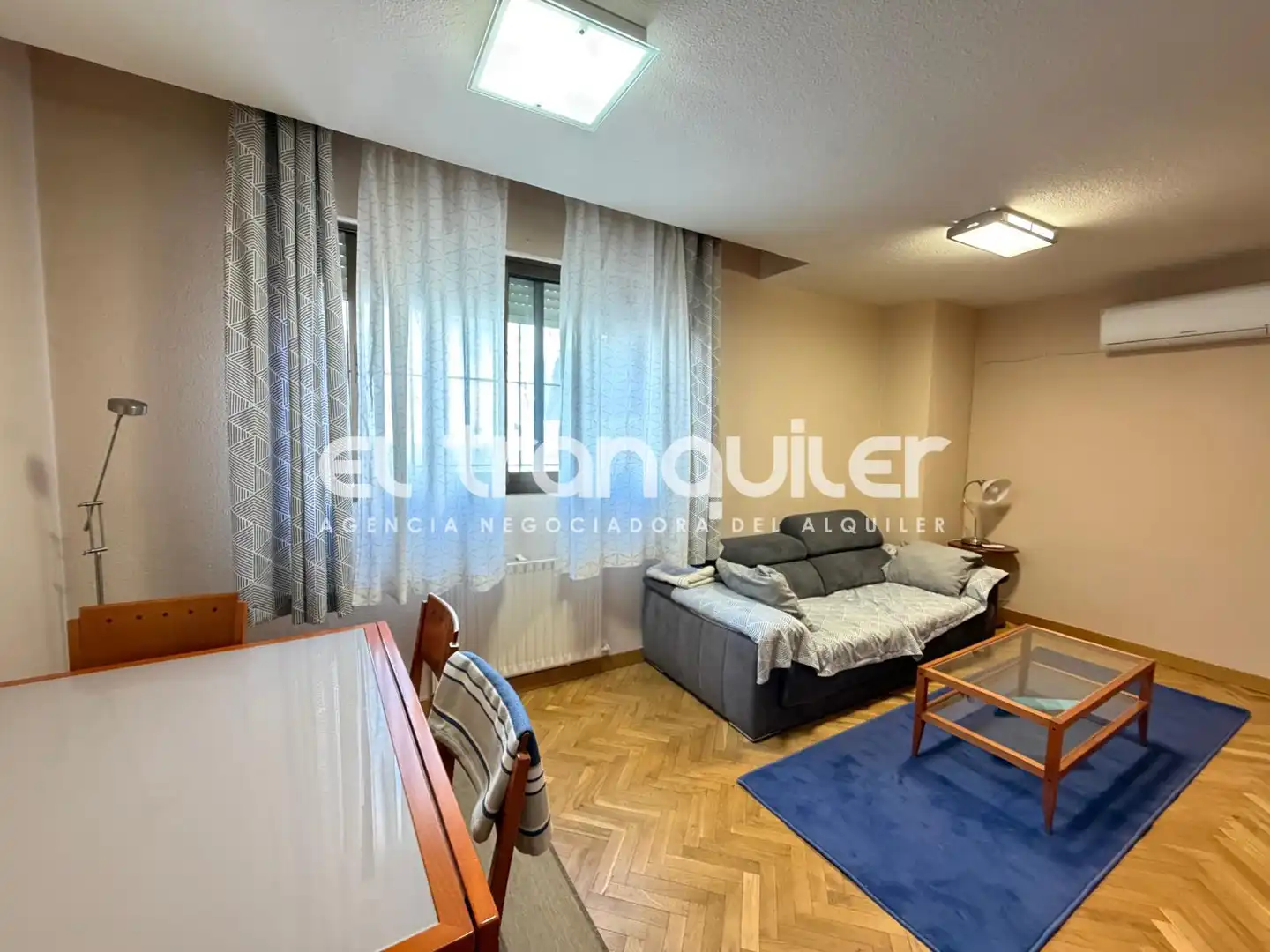 Sala d'estar de Pis de lloguer en Alcobendas amb Aire condicionat, Piscina i Moblat
