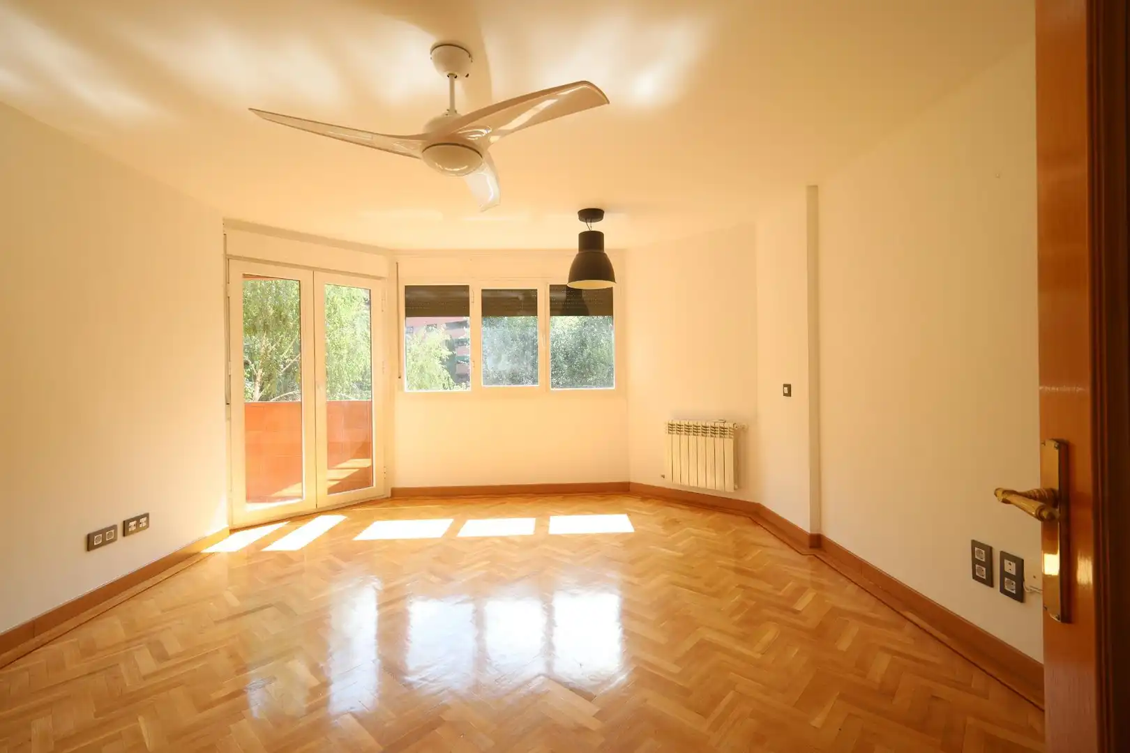 Sala de estar de Piso de alquiler en Madrid con Calefacción, Jardín privado y Terraza