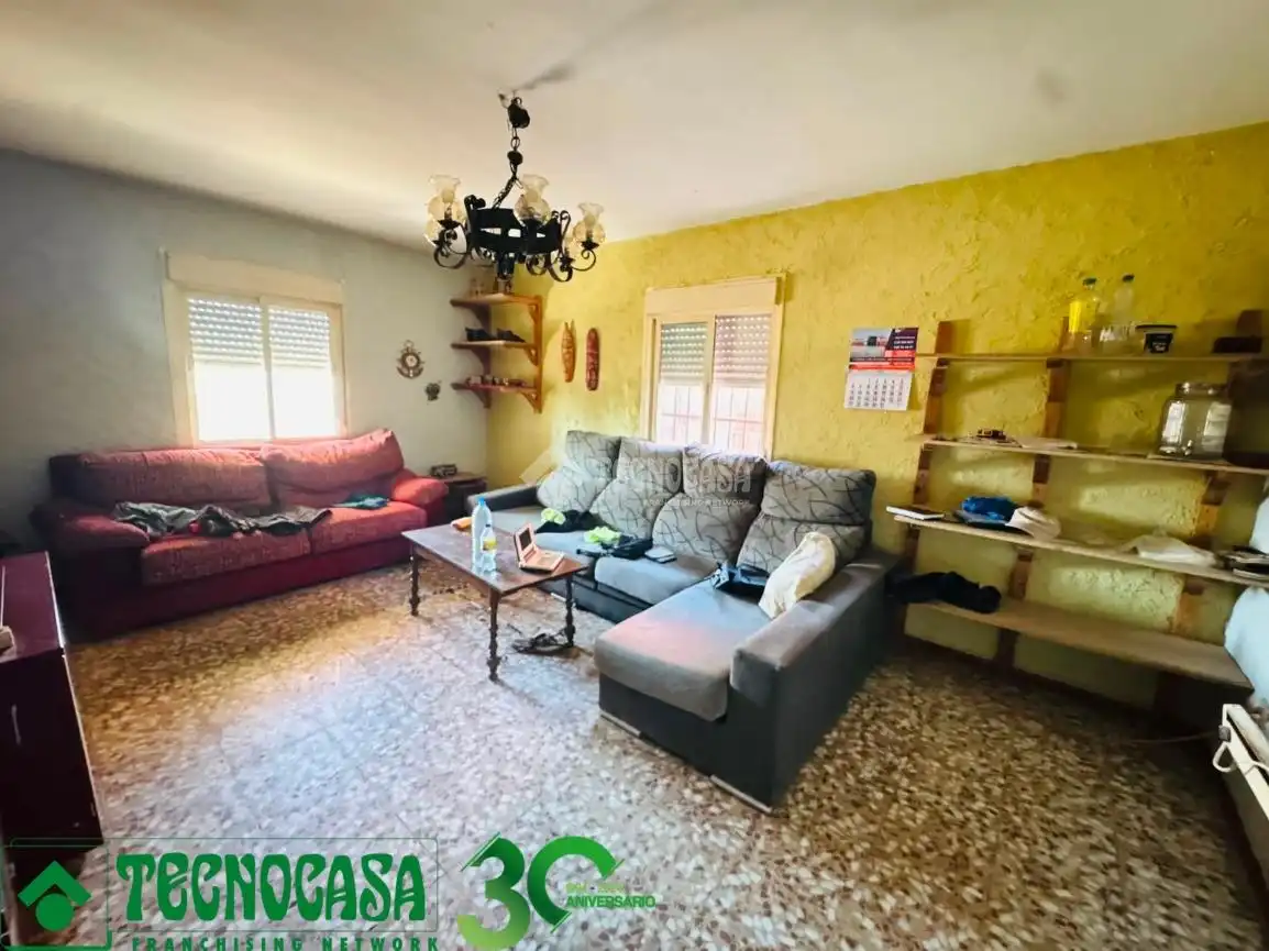 Sala d'estar de Casa o xalet en venda en Albarreal de Tajo amb Traster i Moblat