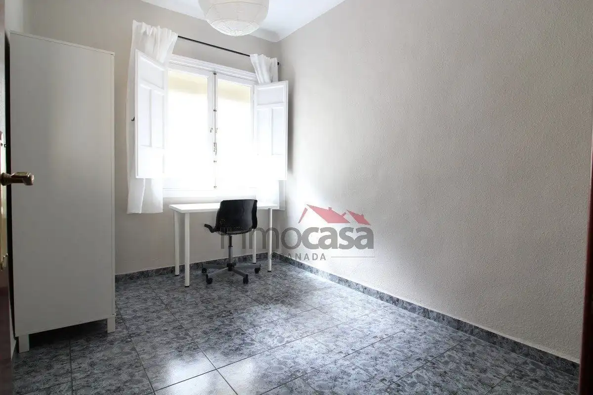 Bedroom of Flat for rent in Granada  with Air Conditioner, Heating and Furnished