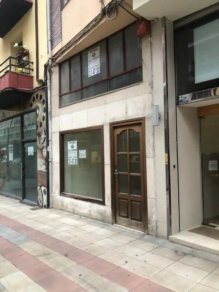 Vista exterior de Local en venda en Torrelavega 