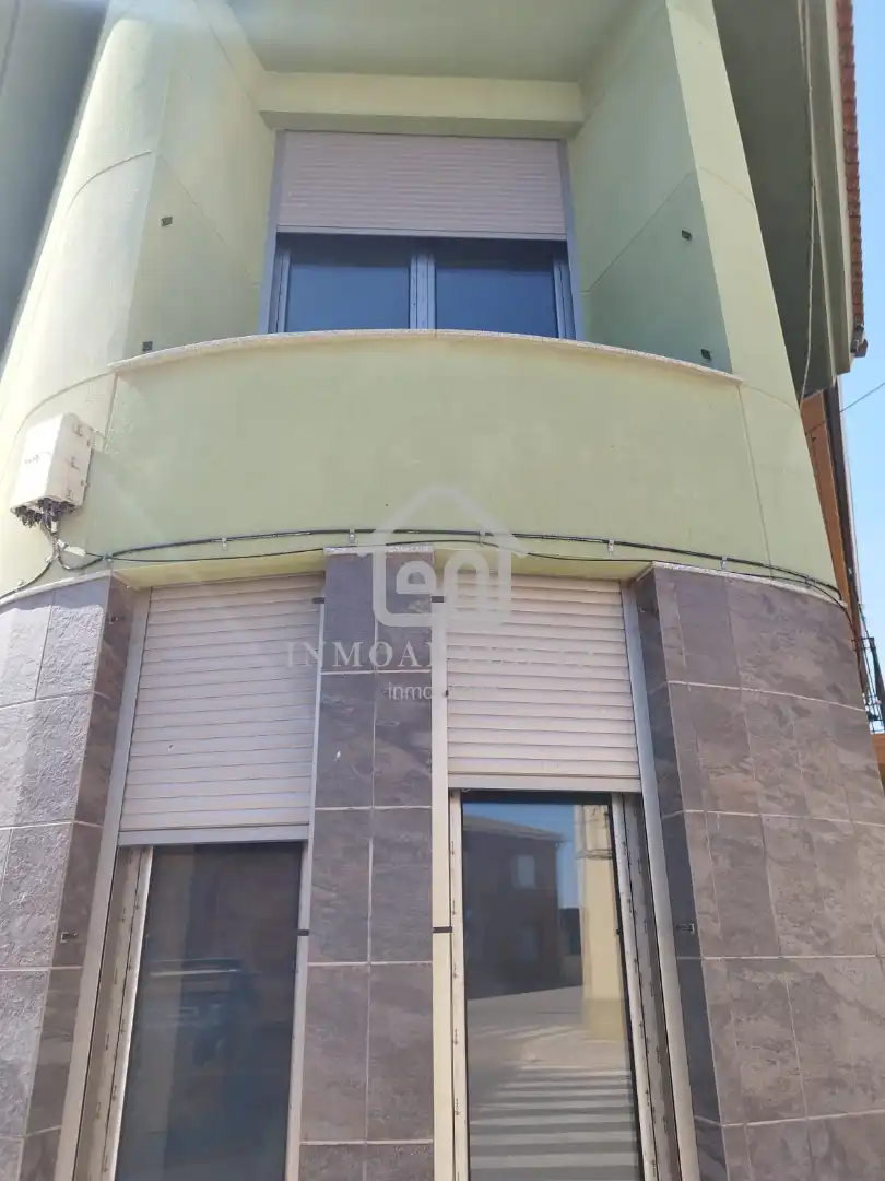 Vista exterior de Casa adosada en venta en Requena con Balcón
