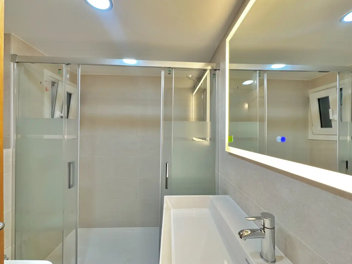 Baño de Ático en venta en Barcelona con Aire acondicionado, Calefacción y Terraza