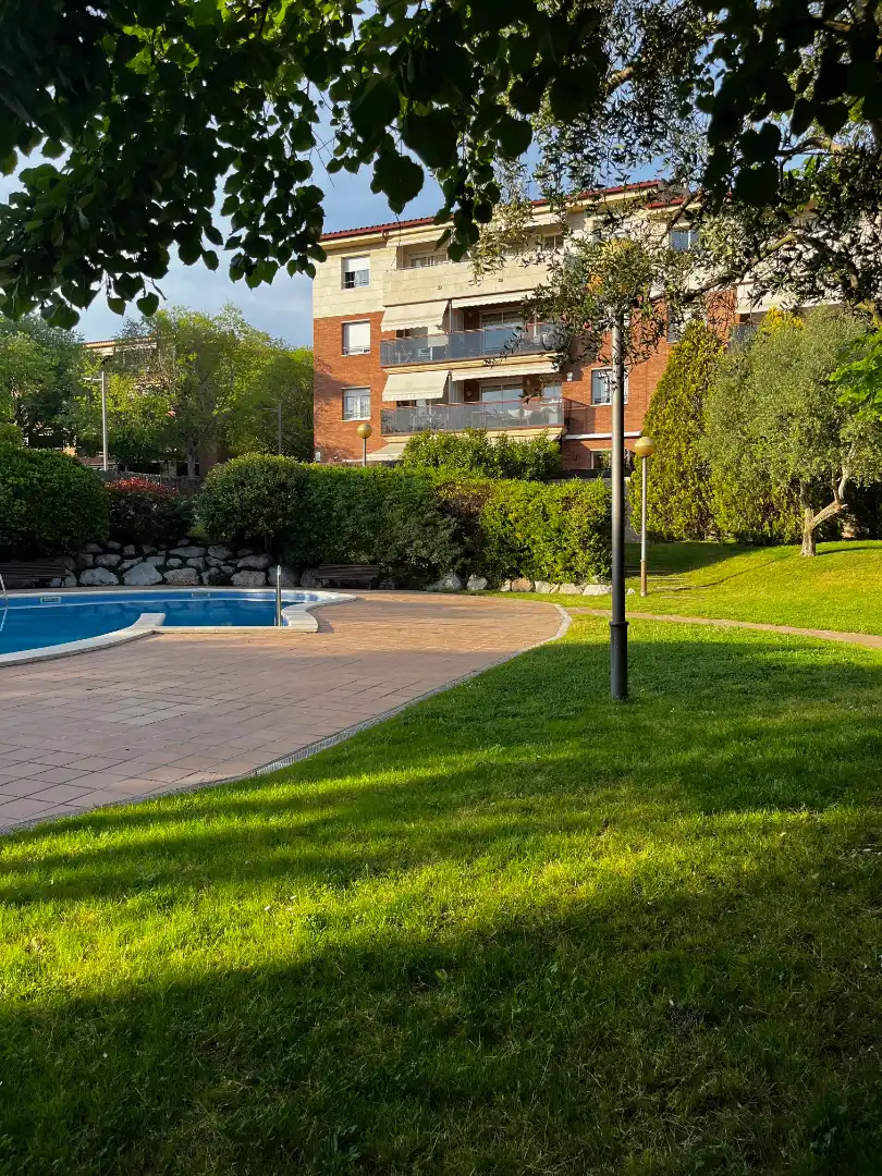 Piscina de Planta baixa en venda en Sant Cugat del Vallès amb Aire condicionat, Calefacció i Jardí privat