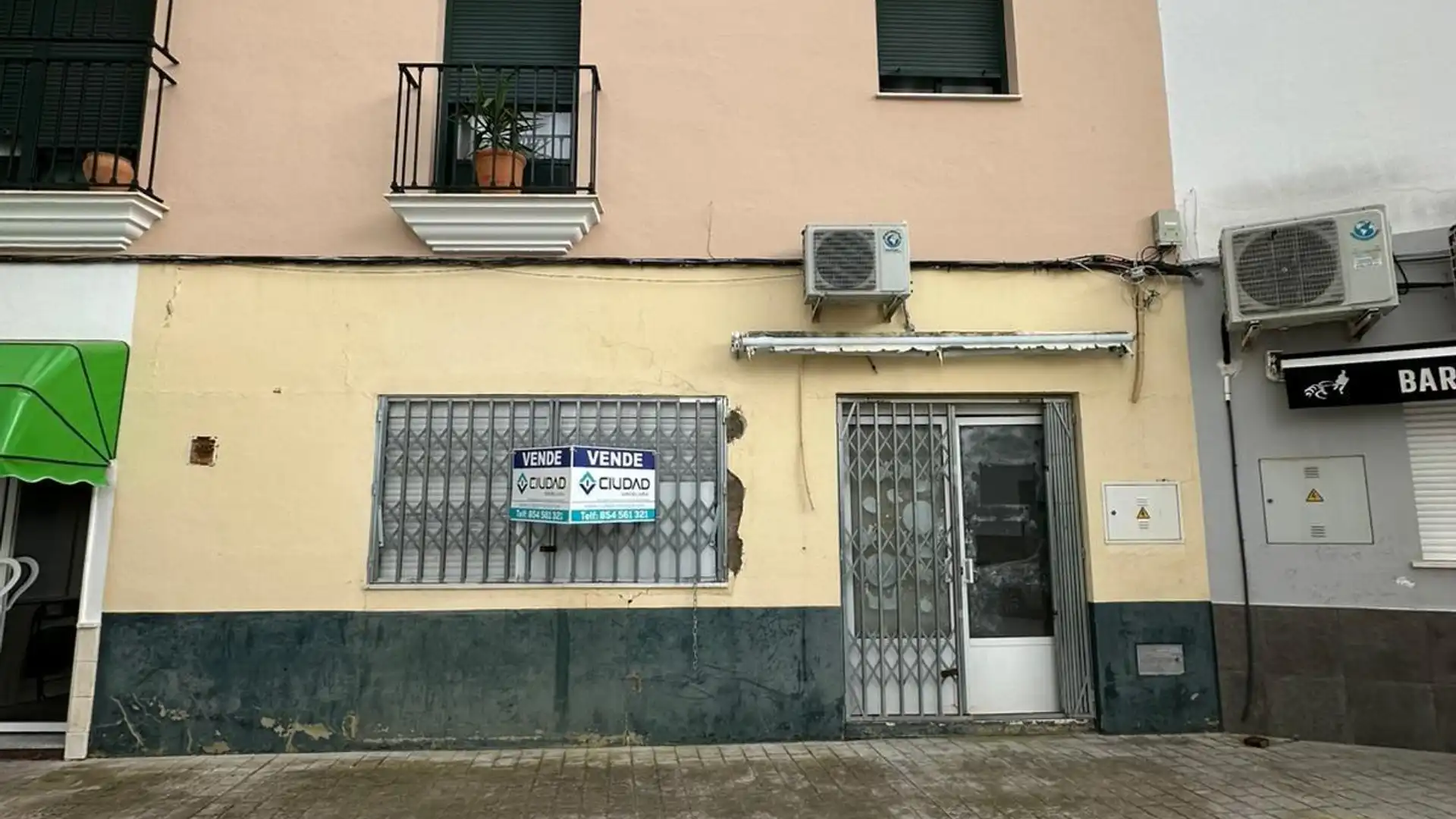 Vista exterior de Local en venta en Marchena