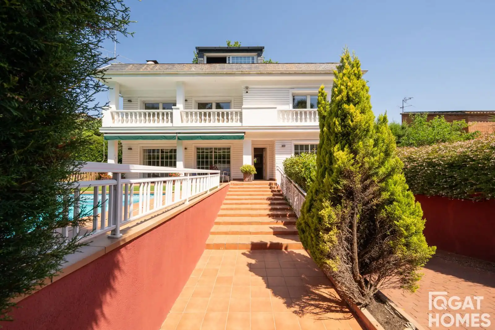 Vista exterior de Casa o xalet en venda en Sant Cugat del Vallès amb Aire condicionat, Calefacció i Jardí privat