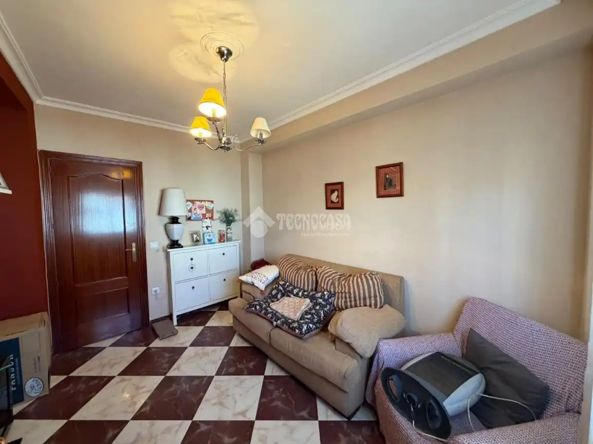 Sala d'estar de Casa o xalet en venda en Sevilla amb Aire condicionat i Balcó