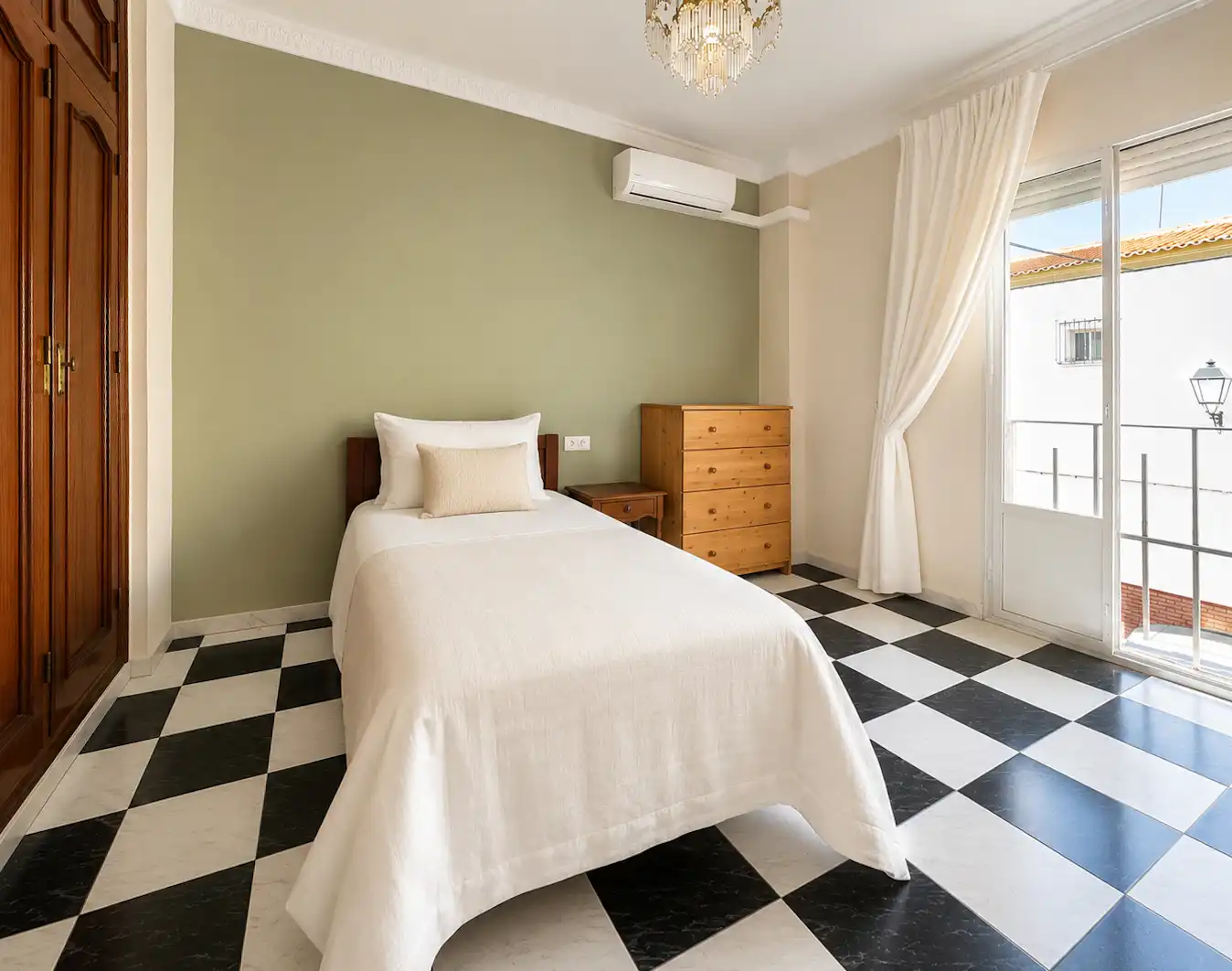 Bedroom of Houses for sale in Alcalá del Río  with Air Conditioner, Private garden and Terrace