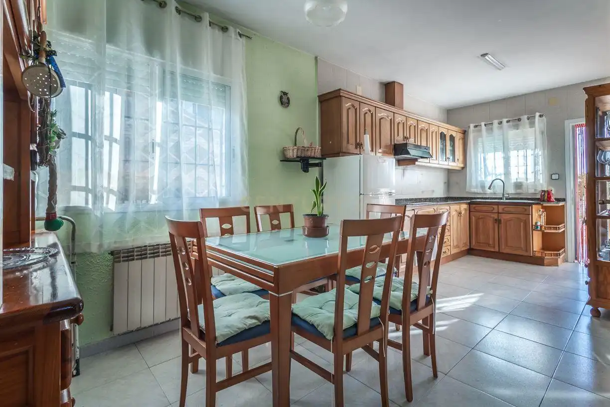 House with pool for sale in Carrer de les Orquídies, Viladecans, Spain, imagen 16