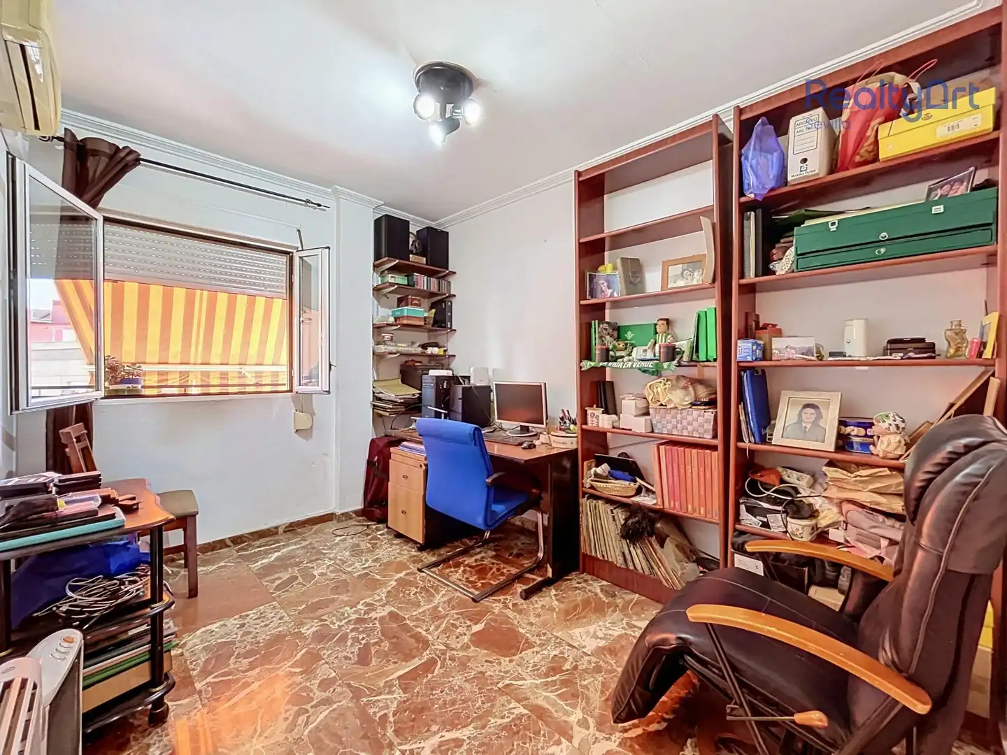 Habitación de Piso en venta en Sevilla con Aire acondicionado, Jardín privado y Balcón