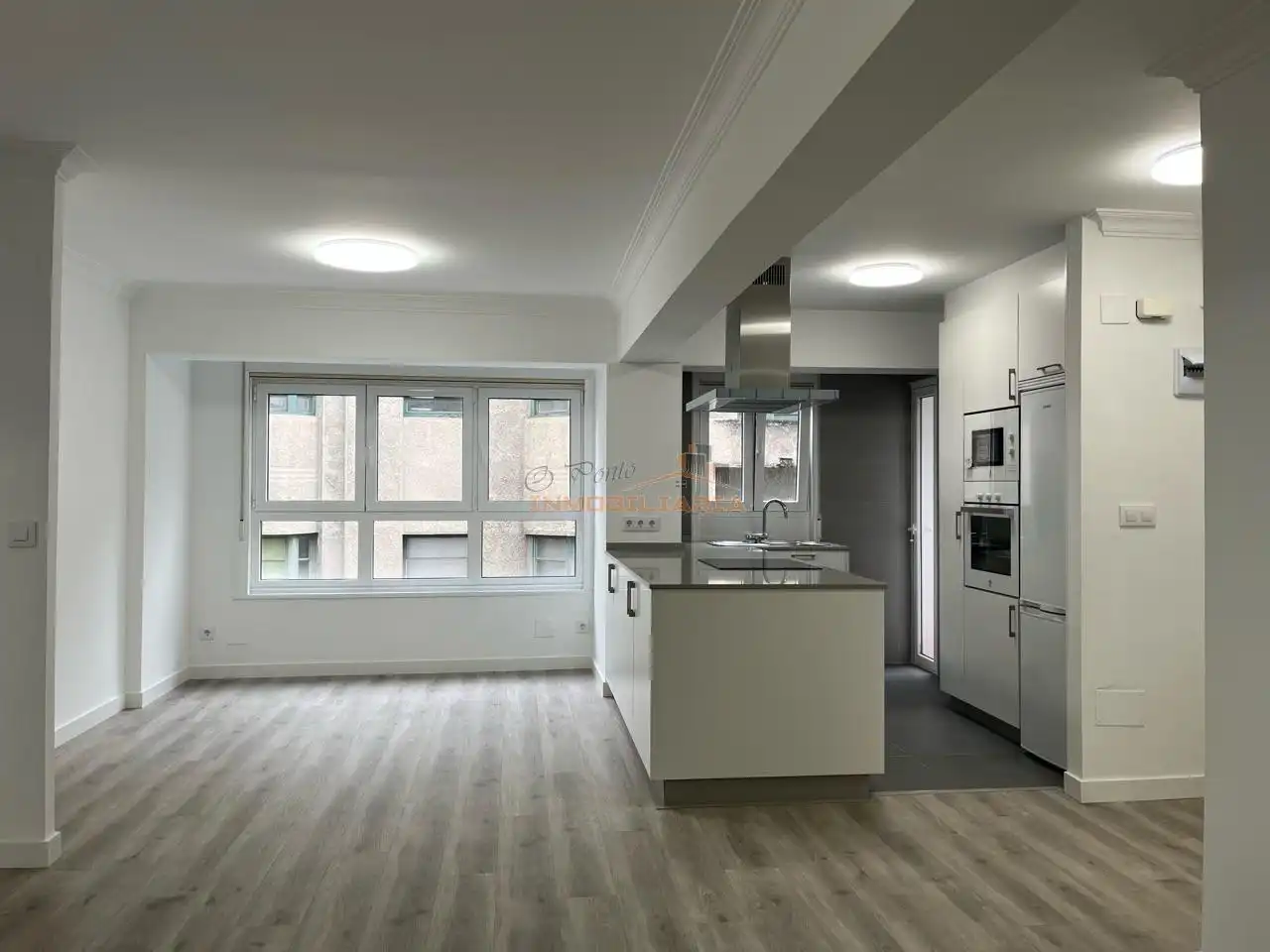 Appartamento con balcone in vendita a Centro