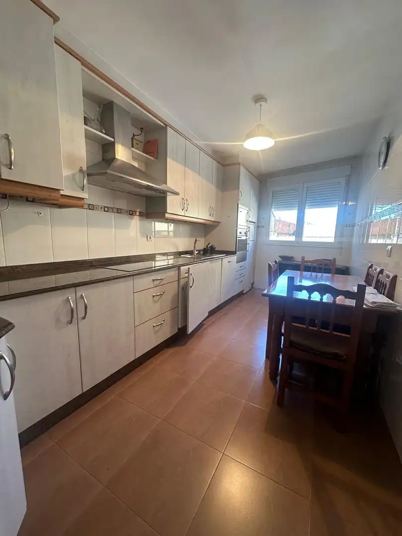 Cuina de Pis en venda en Ponferrada amb Calefacció, Terrassa i Traster