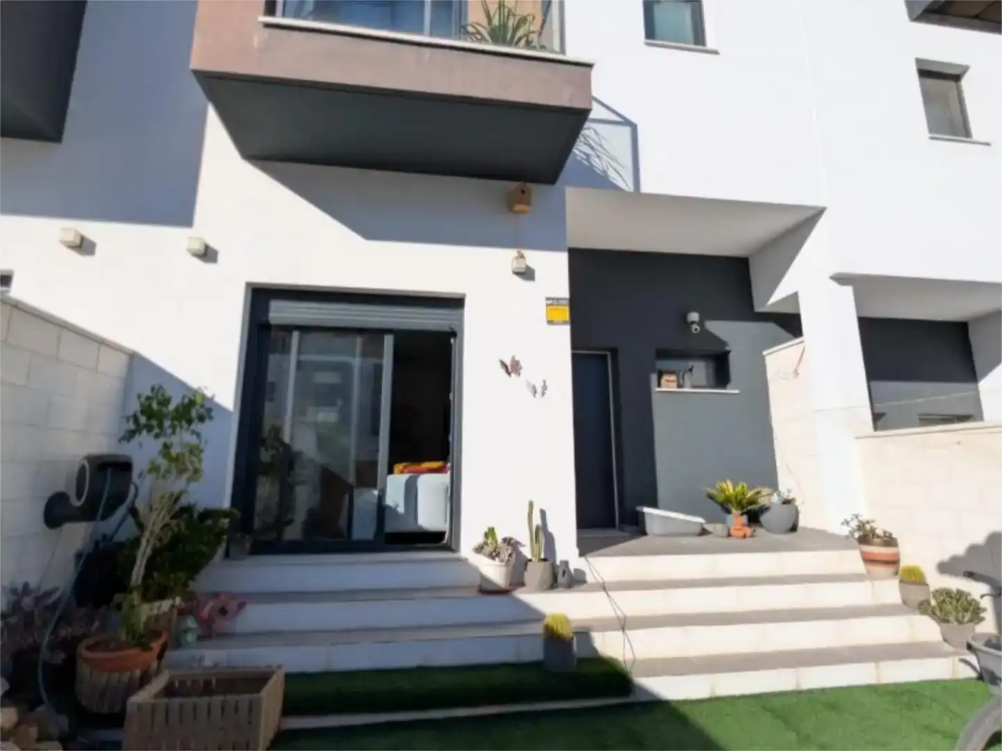 Vista exterior de Casa o chalet en venta en  Almería Capital con Aire acondicionado, Piscina y Balcón