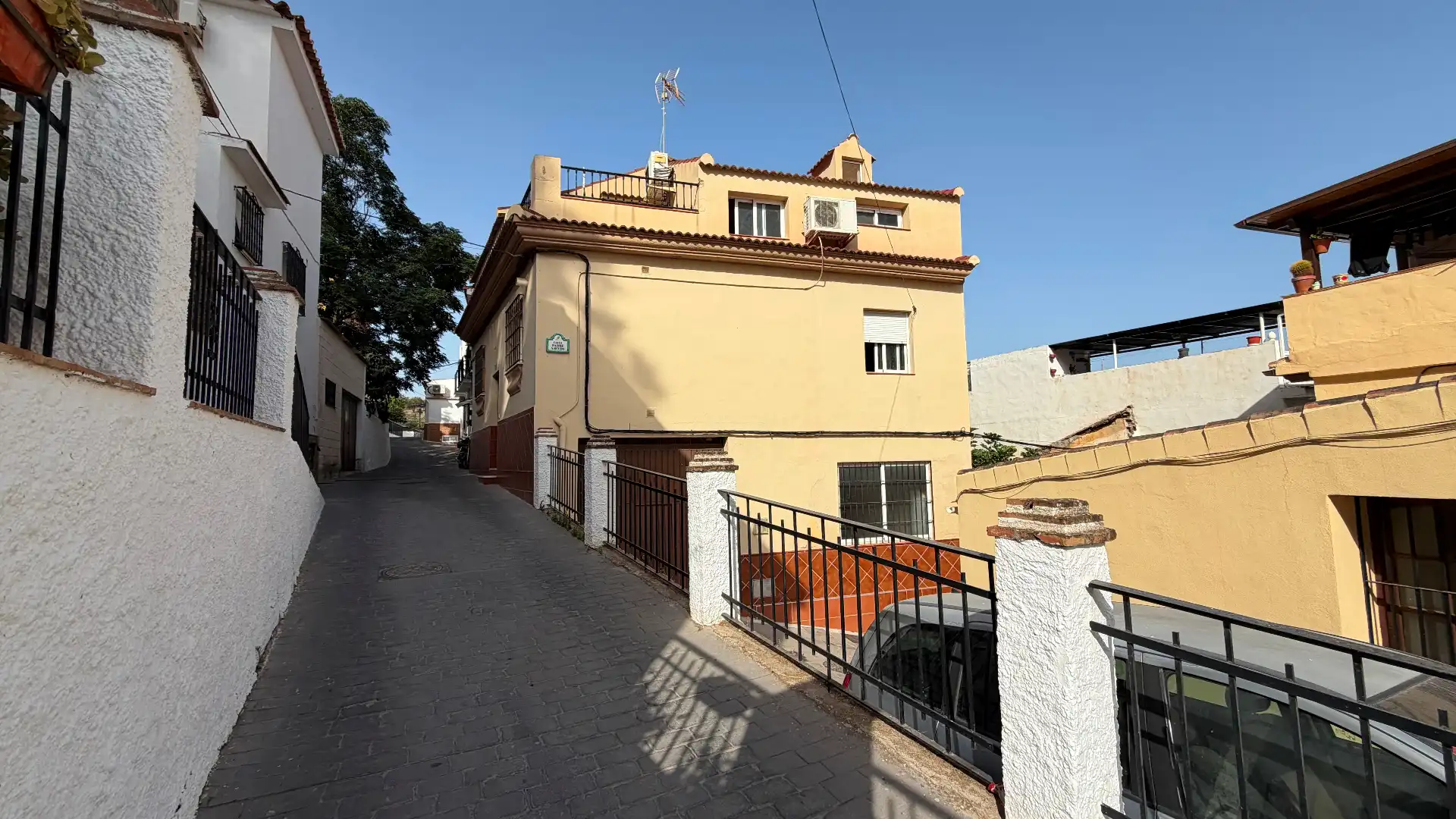 Vista exterior de Casa adosada en venda en Cártama amb Terrassa i Traster