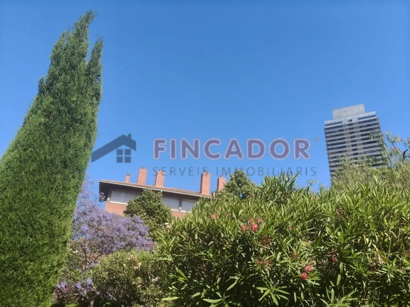 Vista exterior de Piso en venta en Barcelona con Calefacción y Parquet