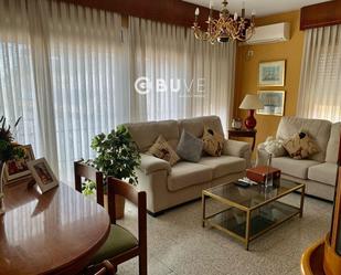 Living room of Flat for sale in  Sevilla Capital  with Air Conditioner and Terrace