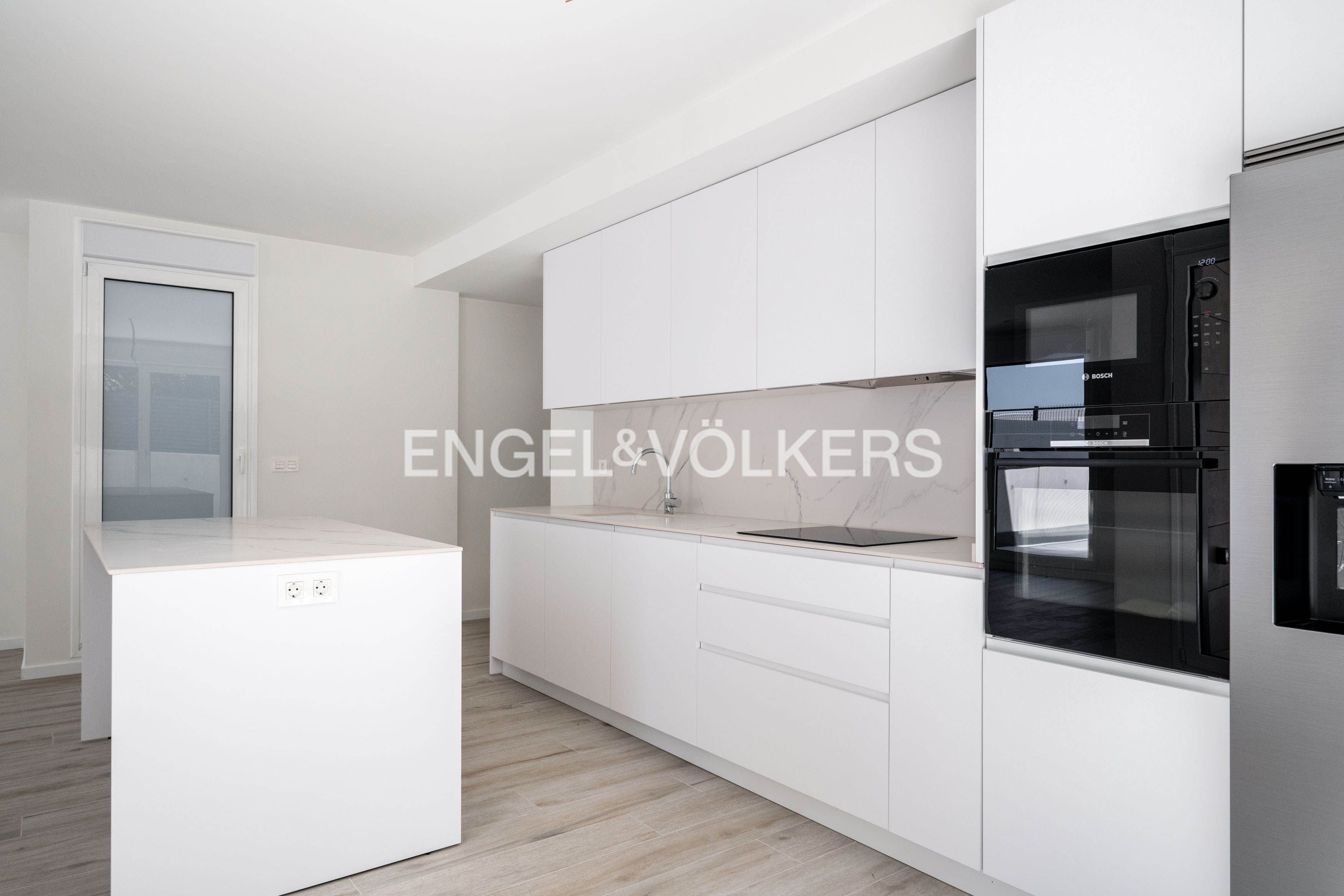 Cuina de Apartament en venda en Donostia - San Sebastián  amb Calefacció, Jardí privat i Terrassa