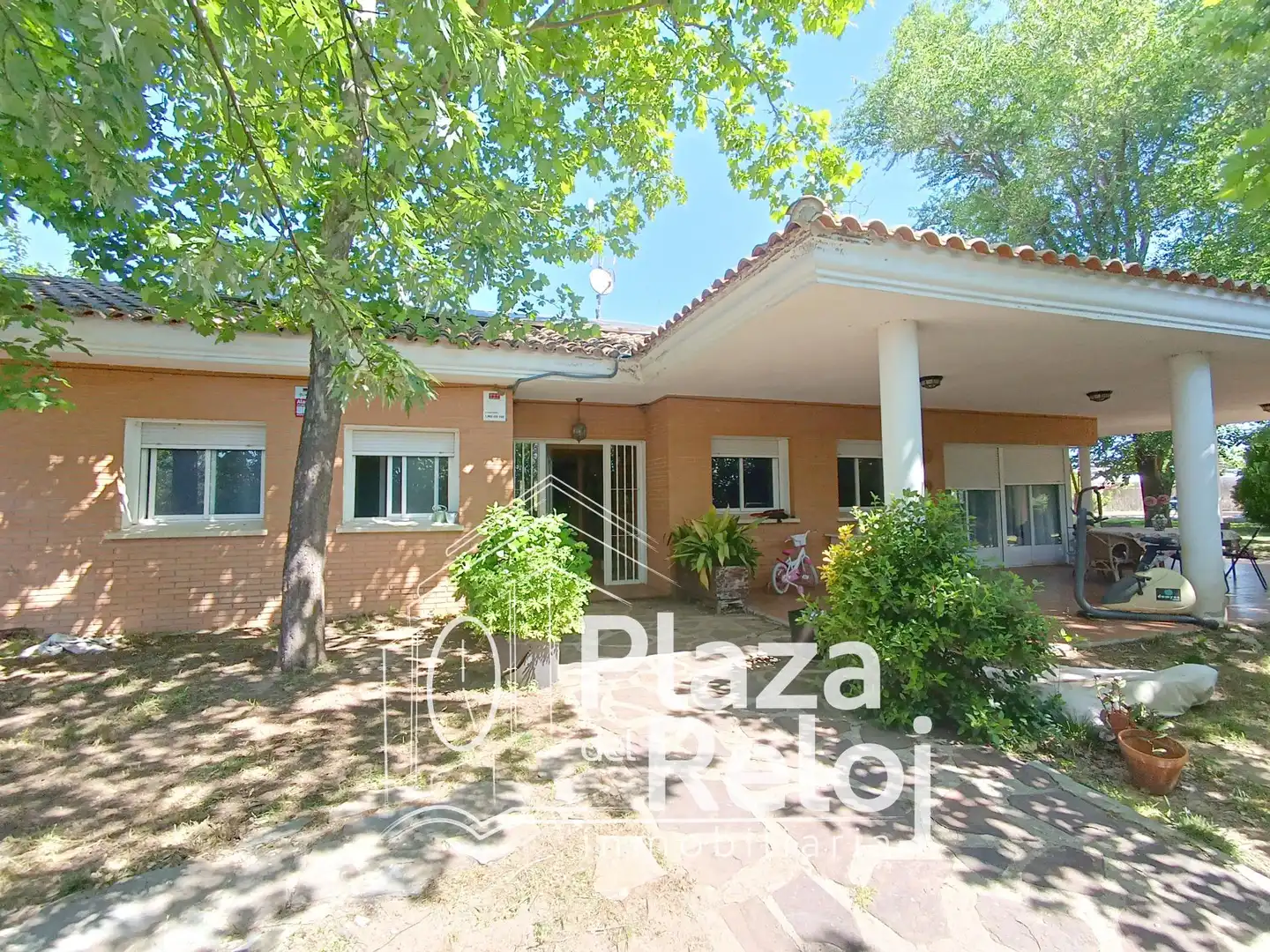 Vista exterior de Casa o chalet en venta en Cazalegas con Calefacción, Jardín privado y Piscina