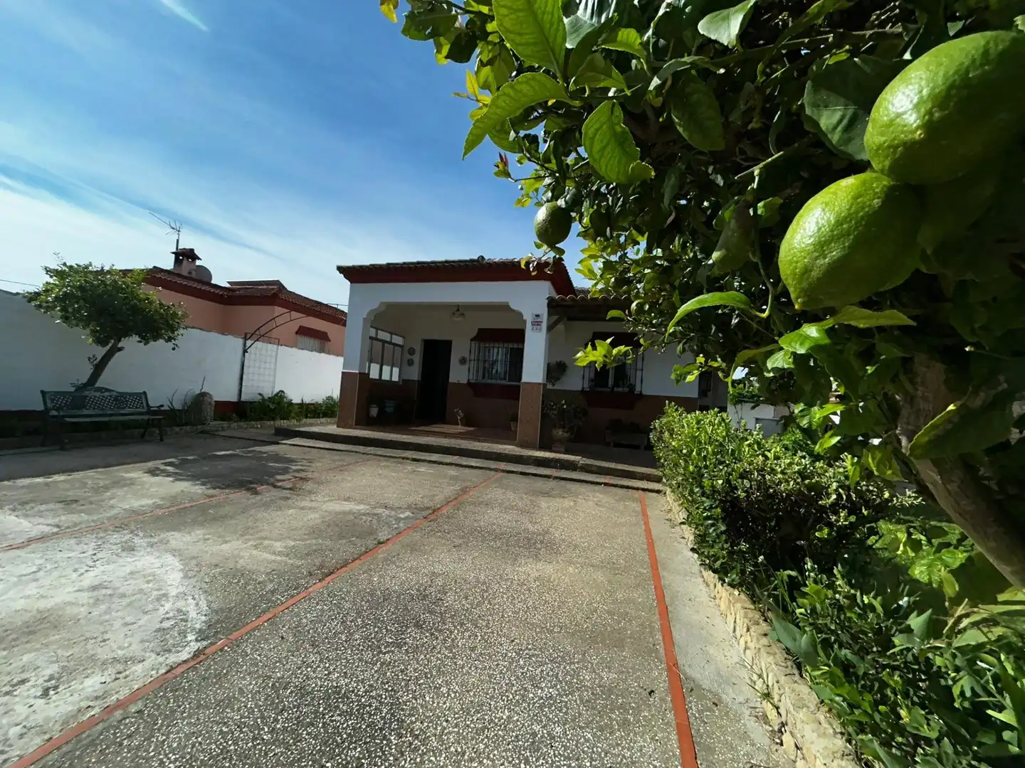 Außenansicht von Haus oder Chalet zum Verkauf in Chiclana de la Frontera mit Privatgarten, Terrasse und Abstellraum