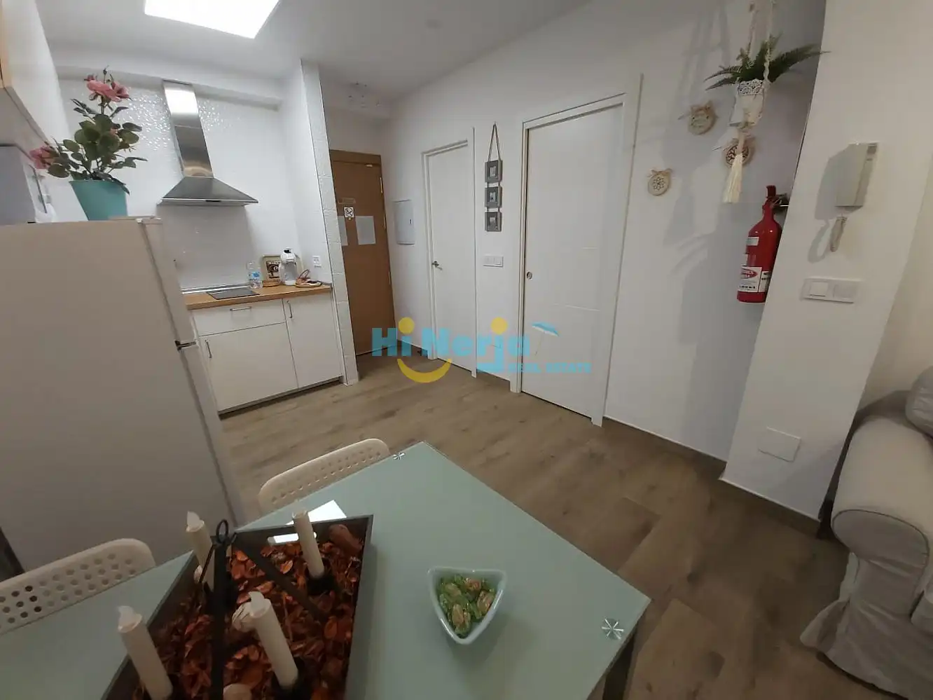 Cuina de Apartament de lloguer en Nerja amb Aire condicionat, Calefacció i Moblat