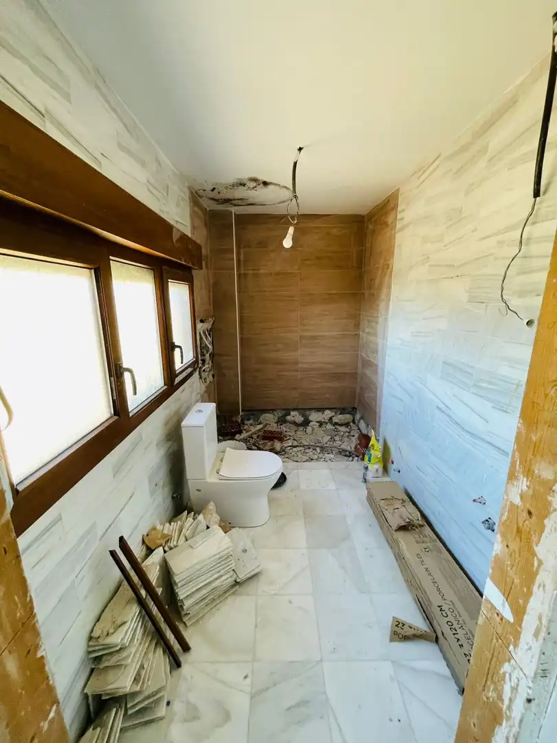 Baño de Casa adosada en venta en Navalperal de Pinares con Jardín privado, Terraza y Alarma